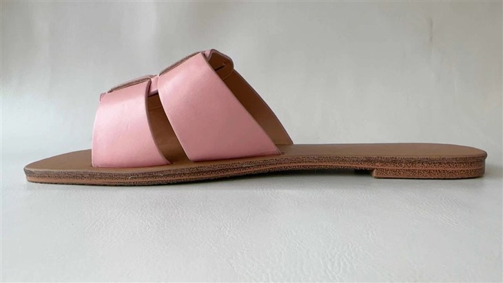 Pink PU leather fashion slippers overall manufacture